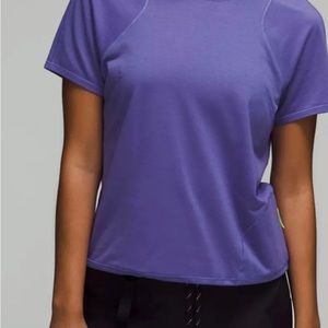 Lululemon lightweight cinch hem hiking Tee size 4